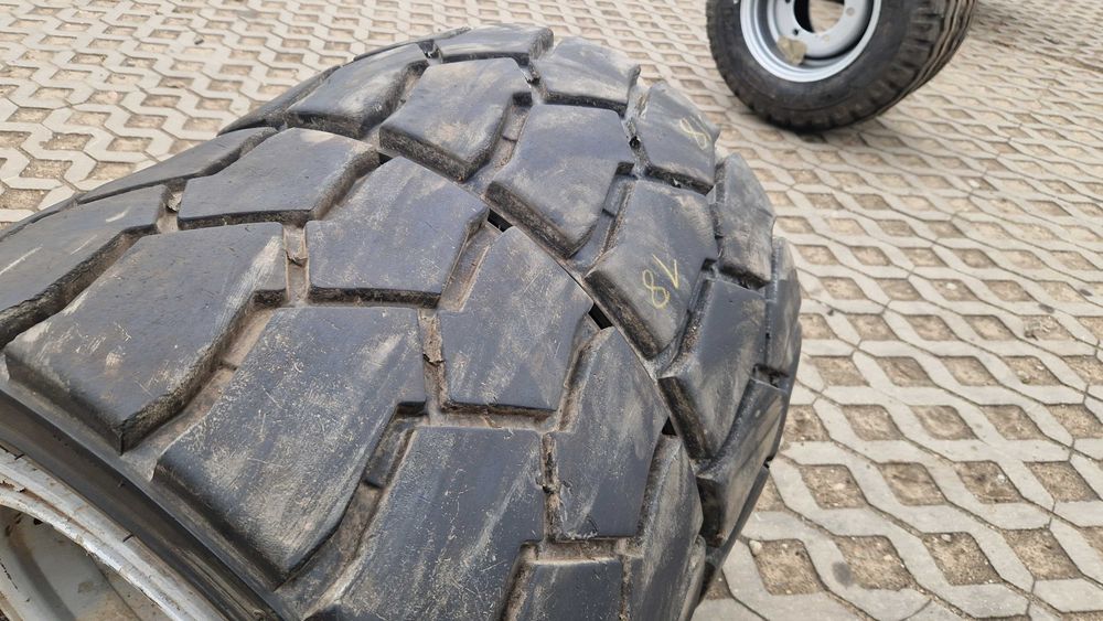 koła 28x12.5-15, 11.5/80-15.3 10.0/75-15.3 Paszowóz Wóz paszowy