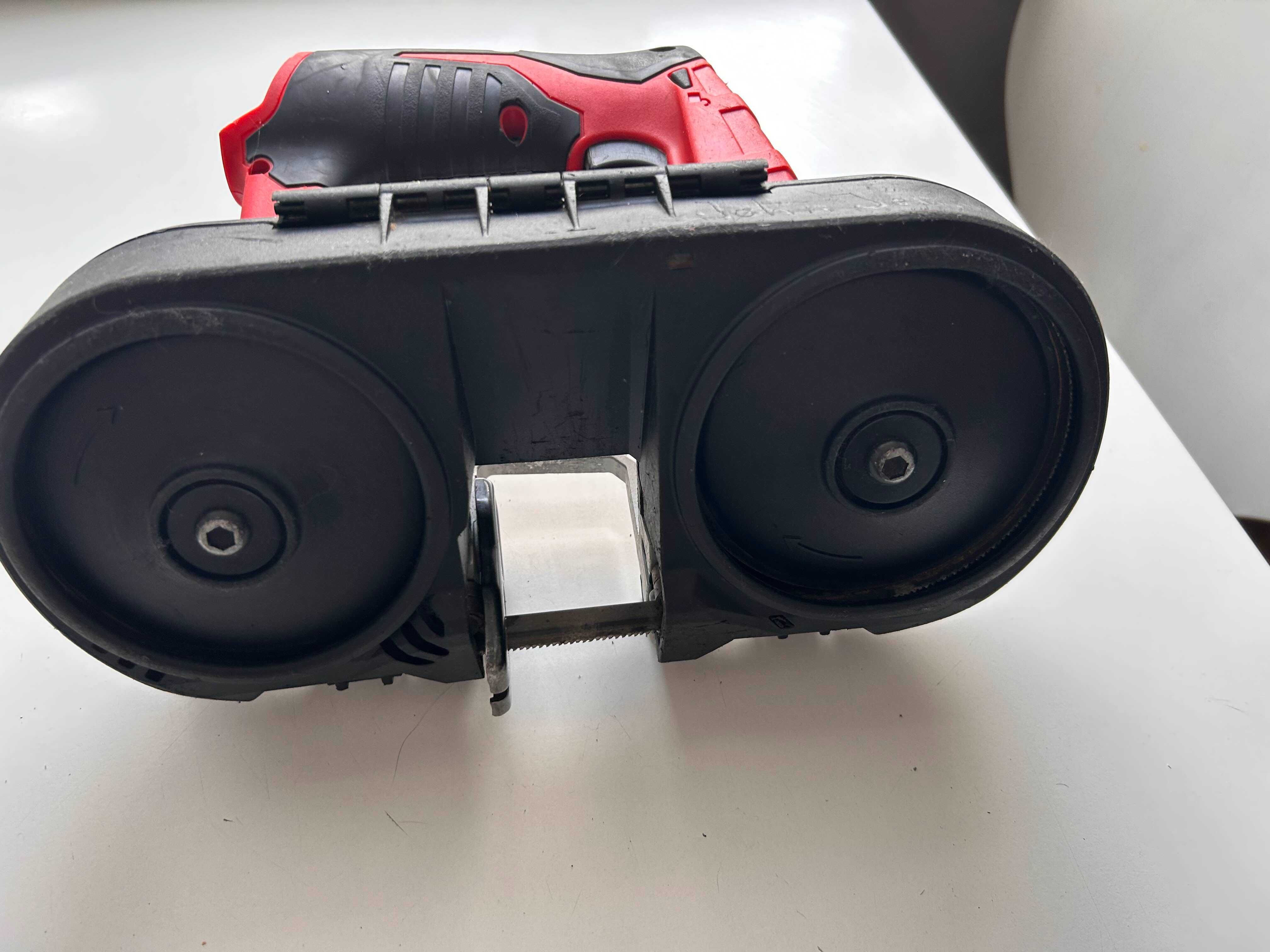 OKAZJA! Piła taśmowa Milwaukee M12 BS – bardzo dobry stan