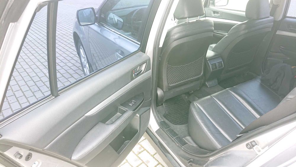 Продам автомобіль SUBARU Outback