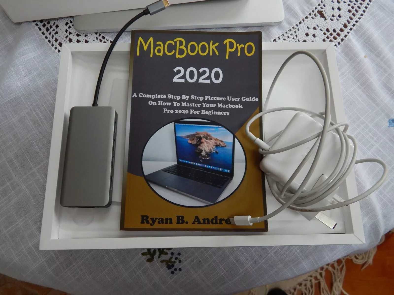 Apple Macbook Pro 2020 13" retina 2 thunderbolt 256 GB SSD 8GB RAM