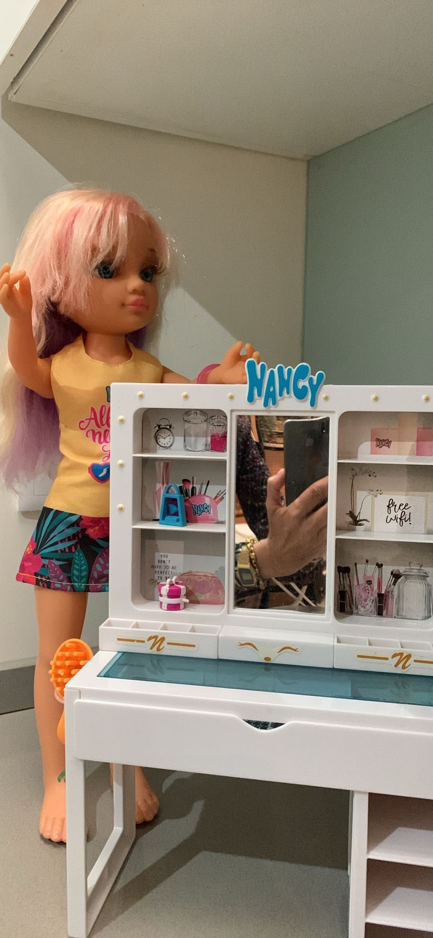 Boneca Nancy e toucador da Famosa