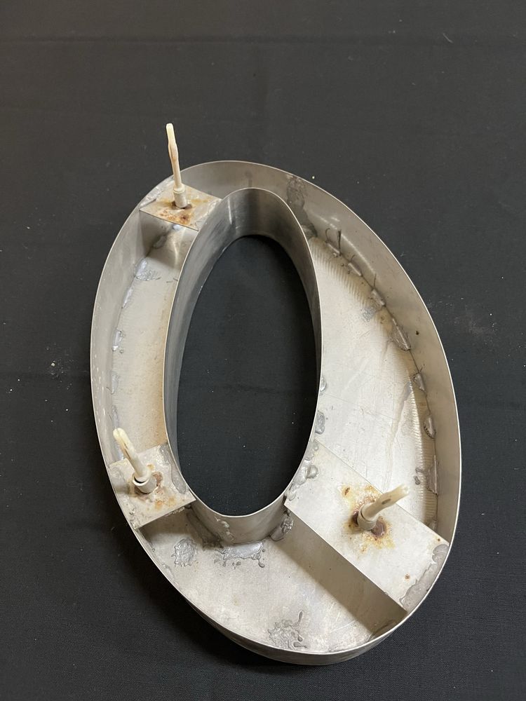 Letra "O" em aço inox de 35cm
