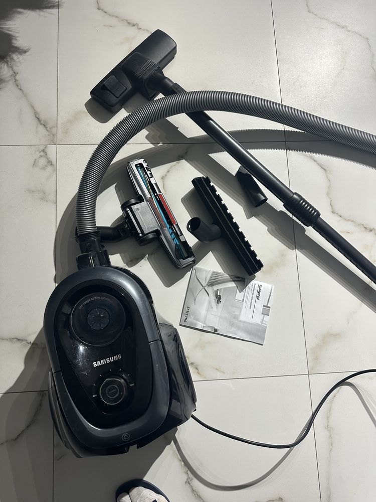 Пылесос Samsung SC18M21D0VG