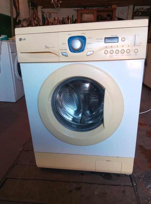 Рабочая стиральная машина