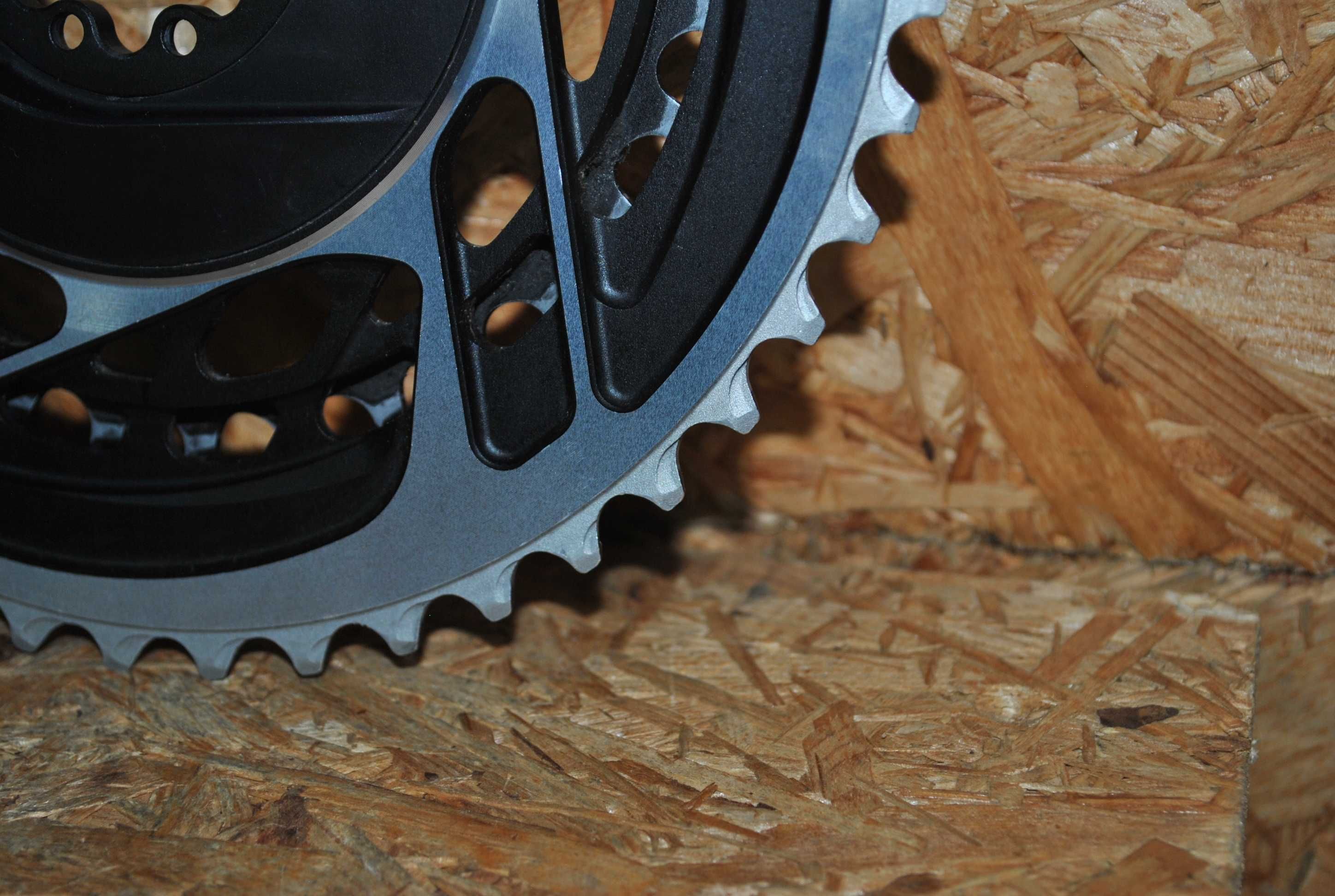 Idealna zębatka z pomiarem mocy Sram Red Axs Quarg 46/33T Gravel 6