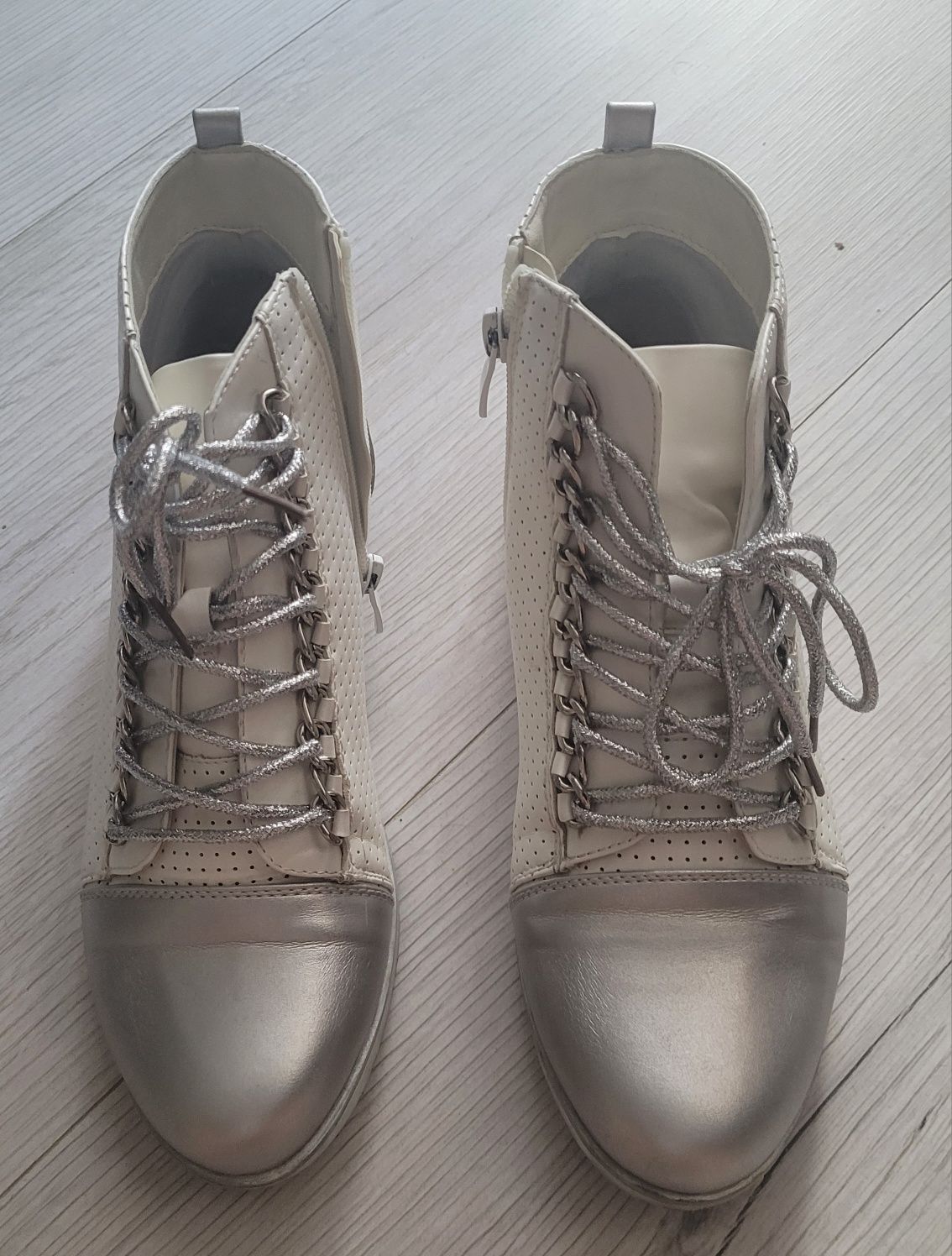 Wysokie sneakersy 39 ukryty koturn