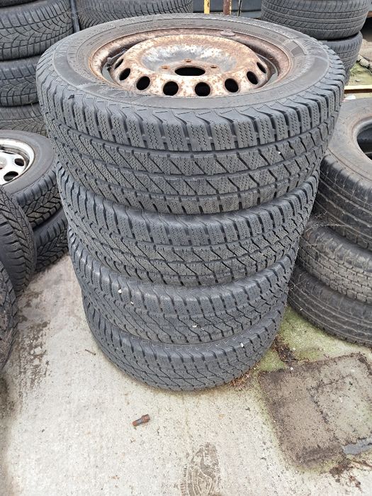 Opony zimowe 215/65/16c  z felgami opel vivaro trafic
