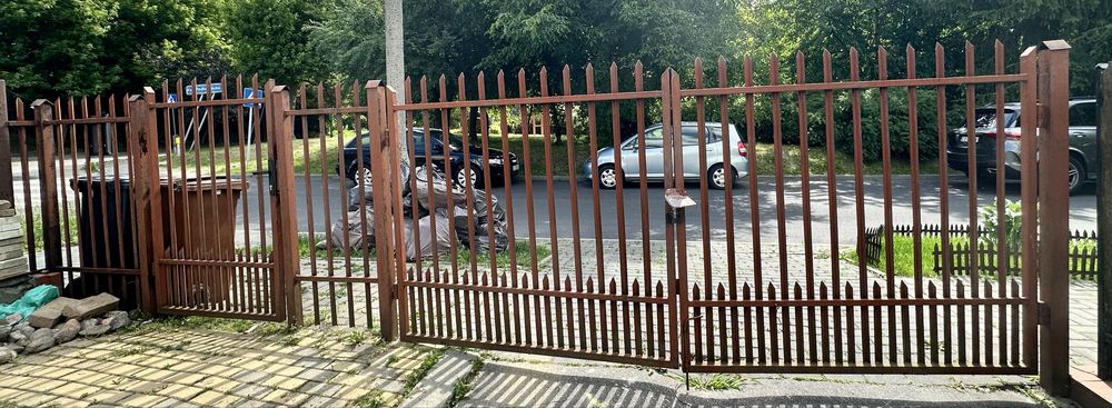 Brama wjazdowa z furtką