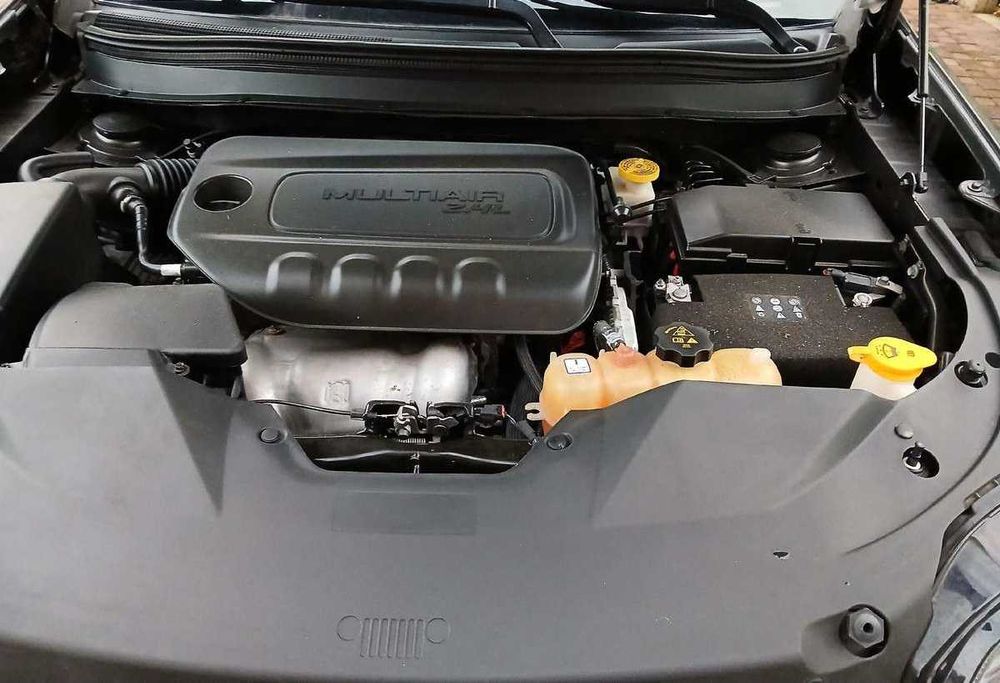 Jeep Cherokee 2019 року