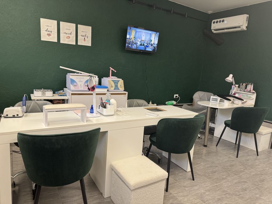 Оренда місця майстра манікюру , бровиста.