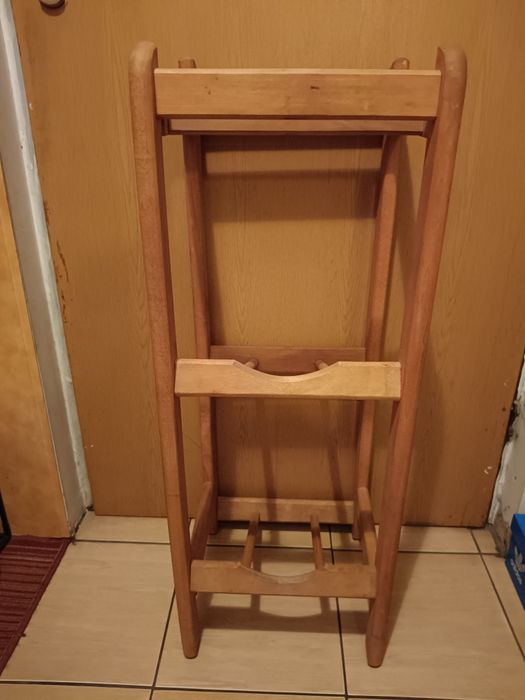 Stojak drewniany na butle wody 18,9l