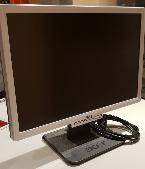 Monitores Acer 1916W e Acer X193HQL