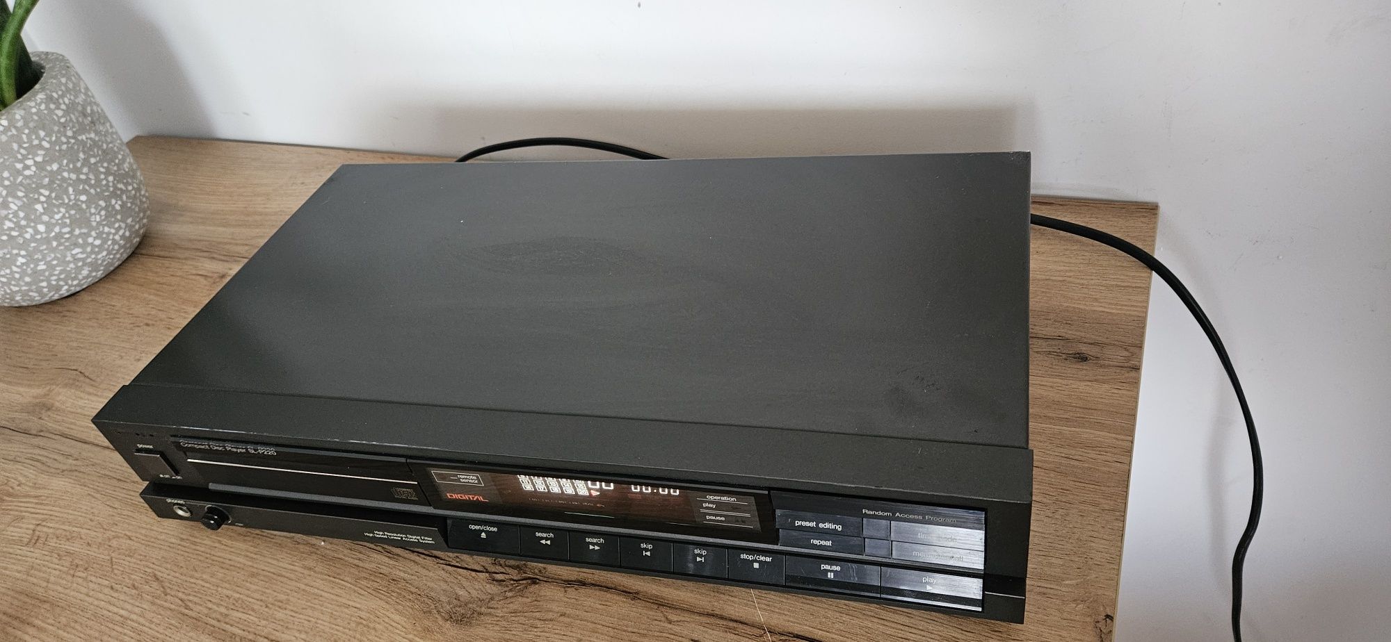 Odtwarzacz CD technics SL p220
