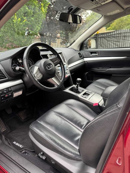 Subaru Legacy 2.0 Navi Comfort w perłowym czerwonym kolorze