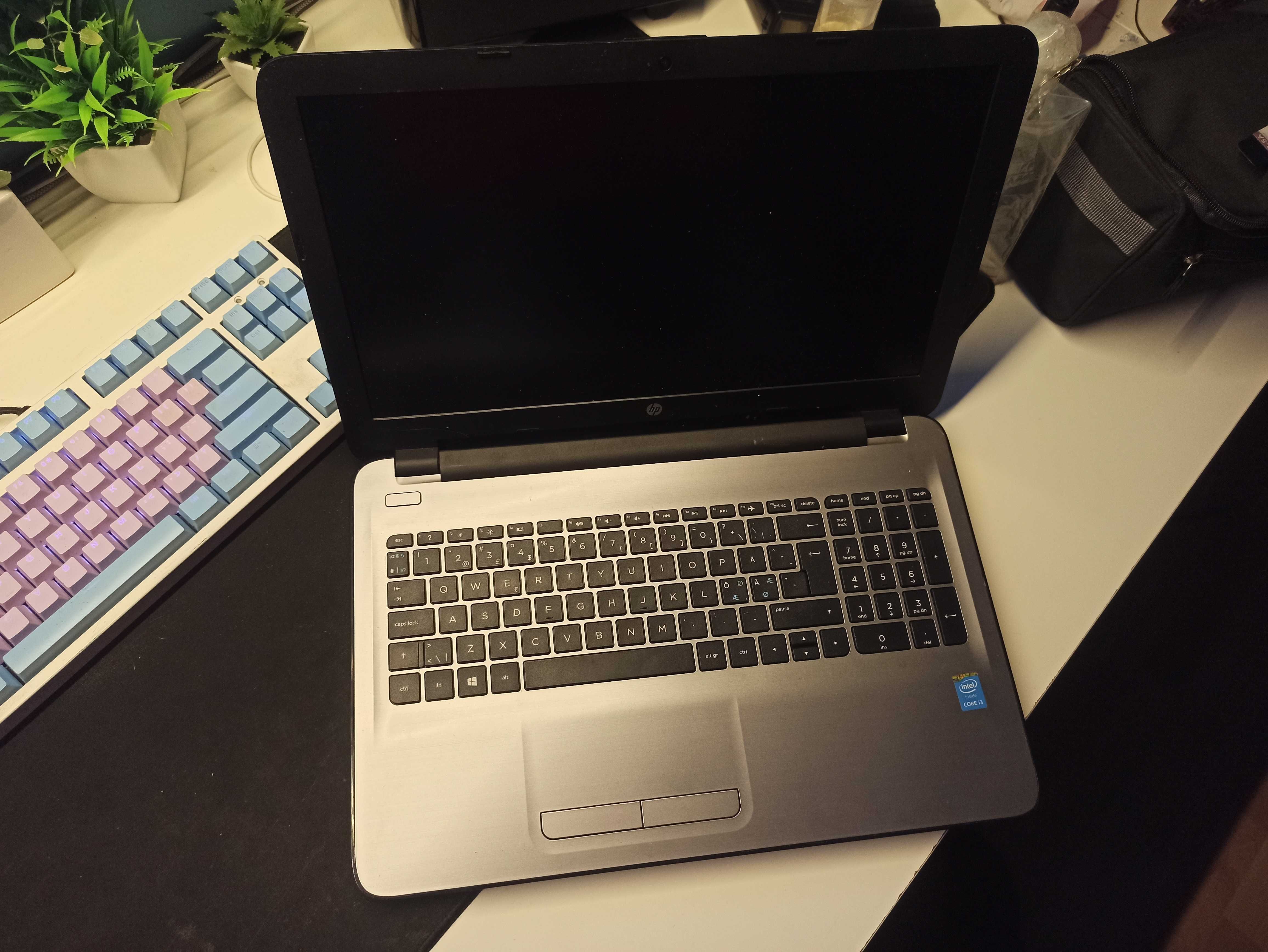 Zestaw - 4 Laptopy i 3 karty graficzne