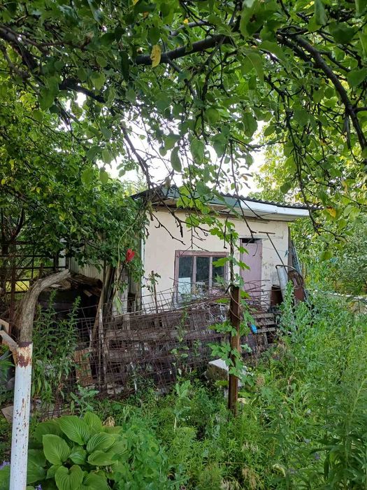 Терміново продам ділянку з будинком