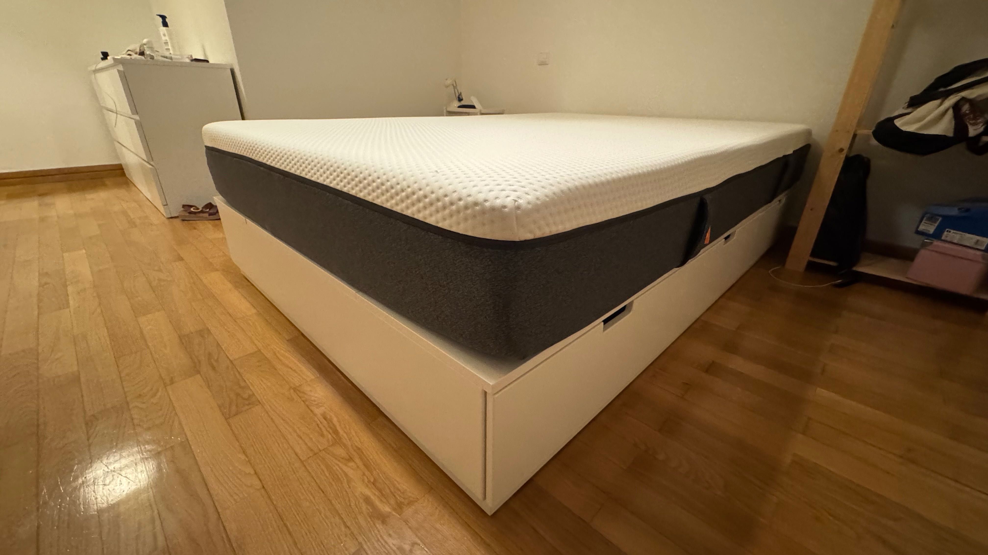 Cama com arrumação + colchão EMMA 140x200cm