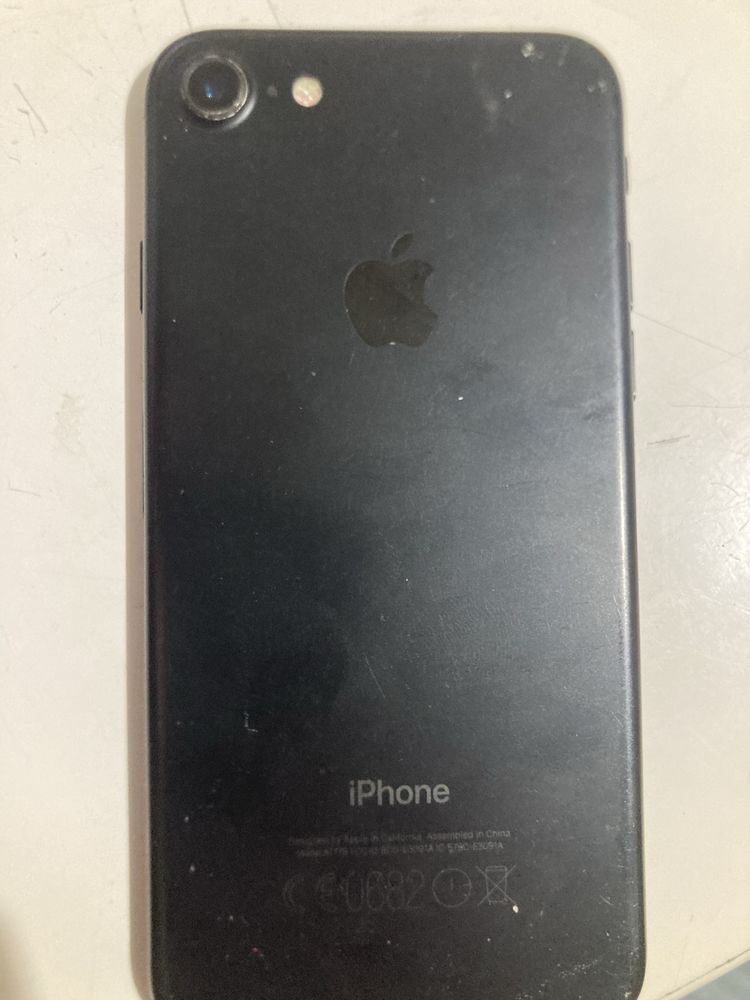 Продам Iphone7 разбитый экран