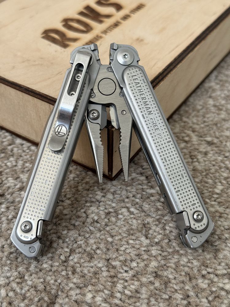 Multi Tool Leatherman Free P2 ручний інструмент