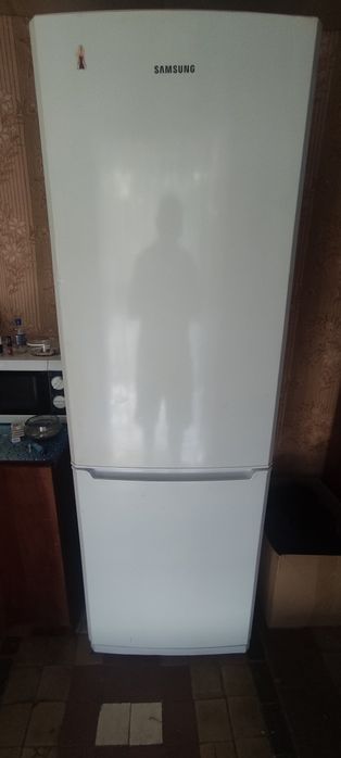 Продам холодильник Samsung в рабочем состоянии