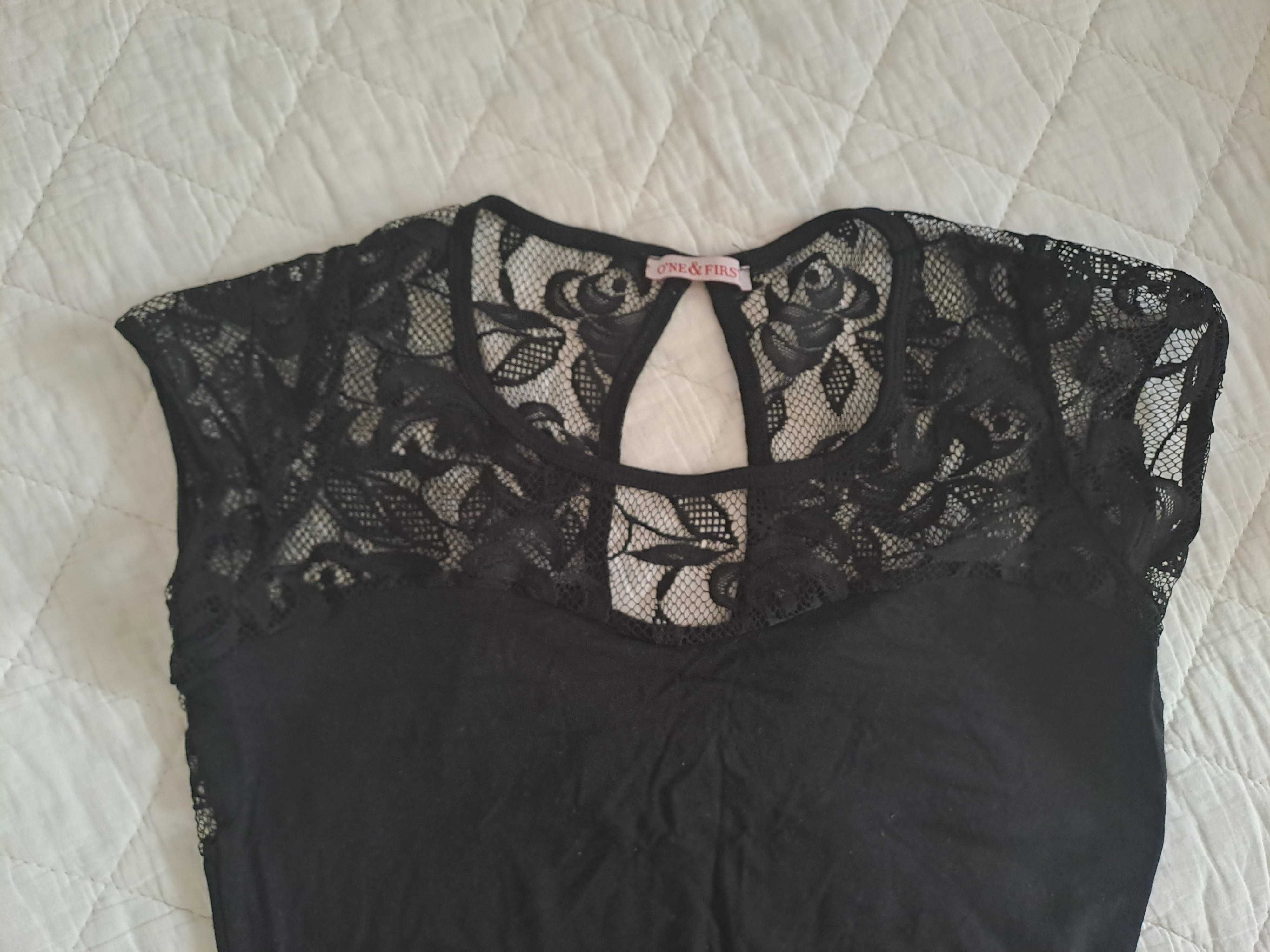 cienka czarna krótka sukienka z koronkową górą (One & First)