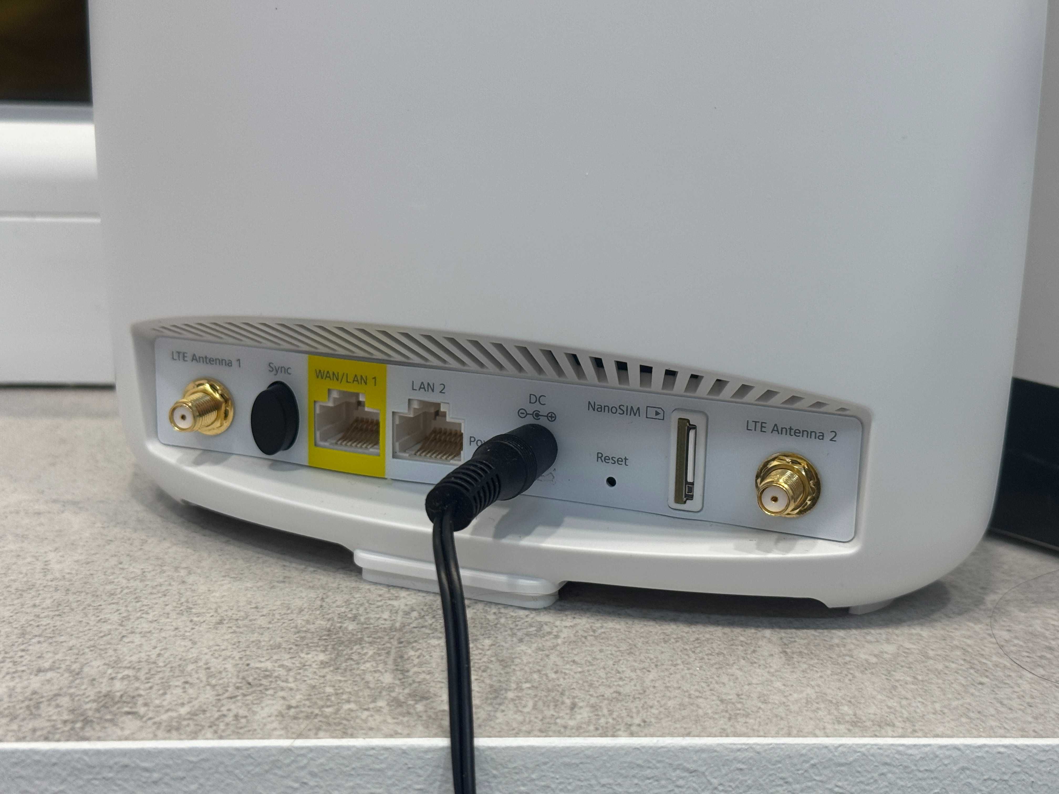 Netgear Orbi LBR20 LTE ( 1,2 Гбіт/с) найшвидший 4G Модем + WiFi роутер