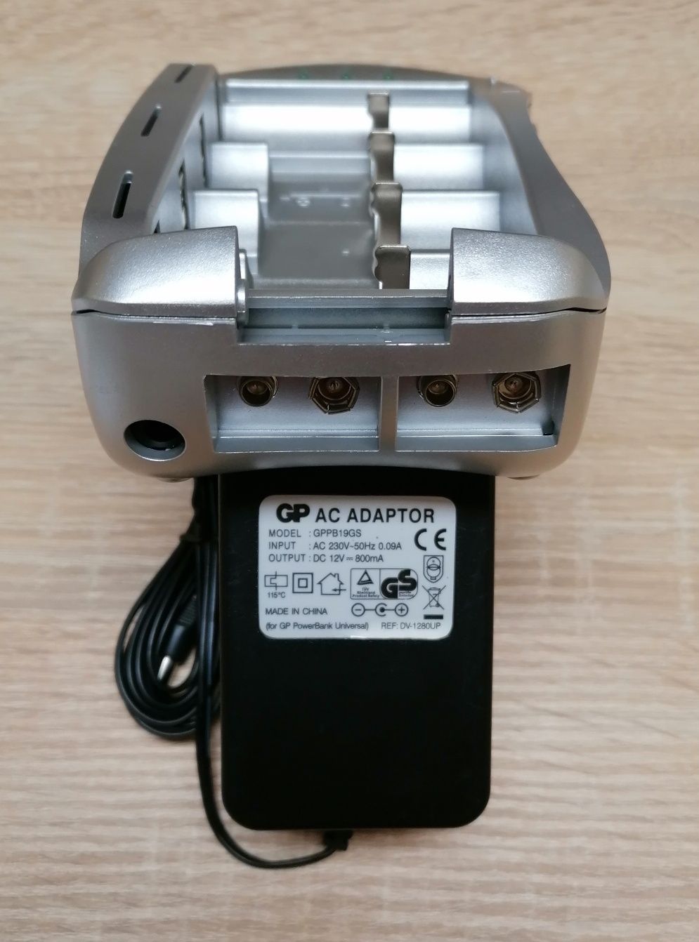 Ładowarka akumulatorków/baterii uniwersalna GP Power Bank