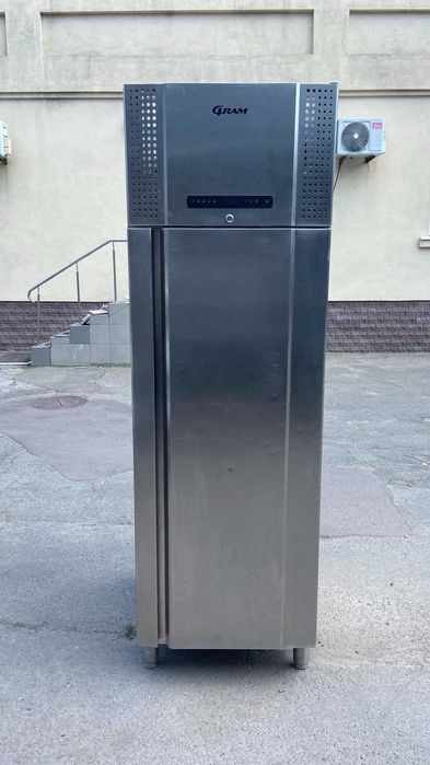 Б/у производственный холодильный шкаф из нержавейки для кафе ресторана