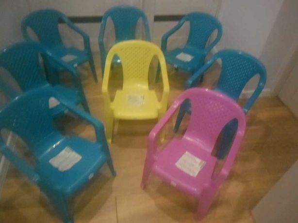 Krzesełko dziecięce plastikowe Nowe.