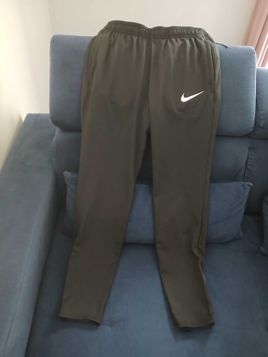 Sprzedam sponie dresowe nike
