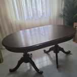 Mesa de jantar de madeira maciça