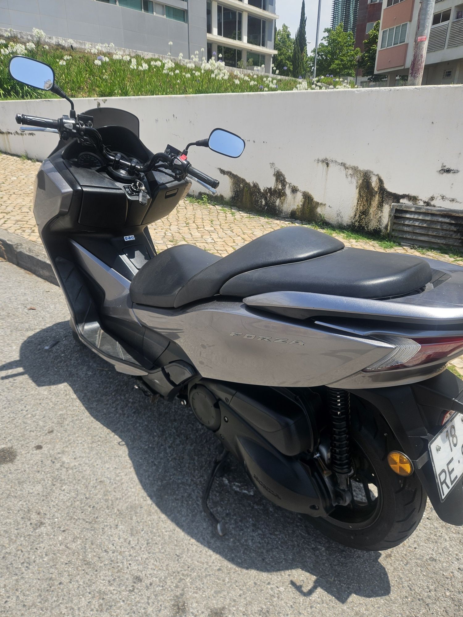 Honda forza 300 , 28300km maxi  scooter em bom estado geral