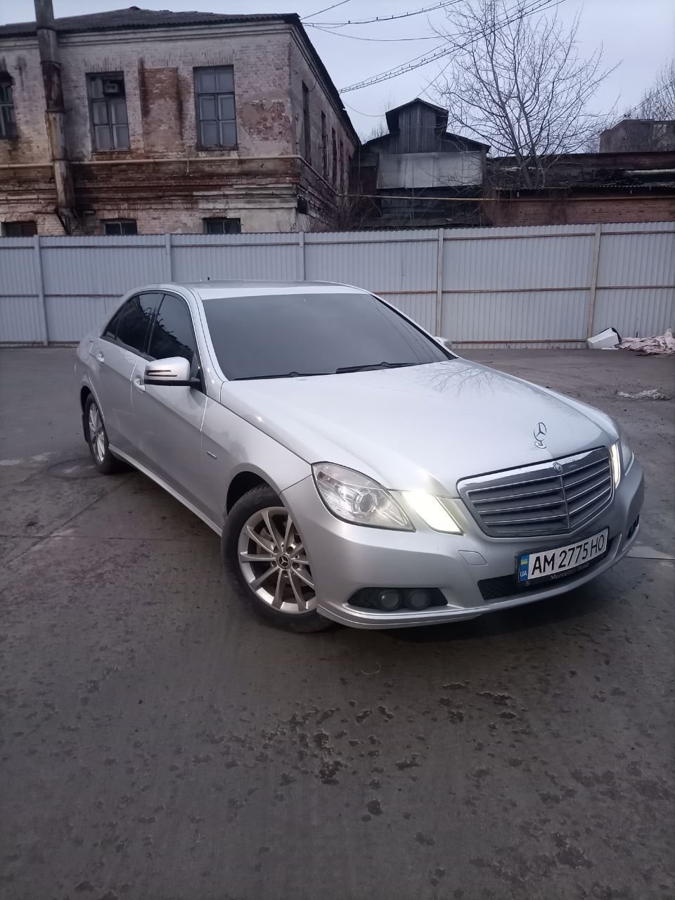 Мерседес Бенс E220