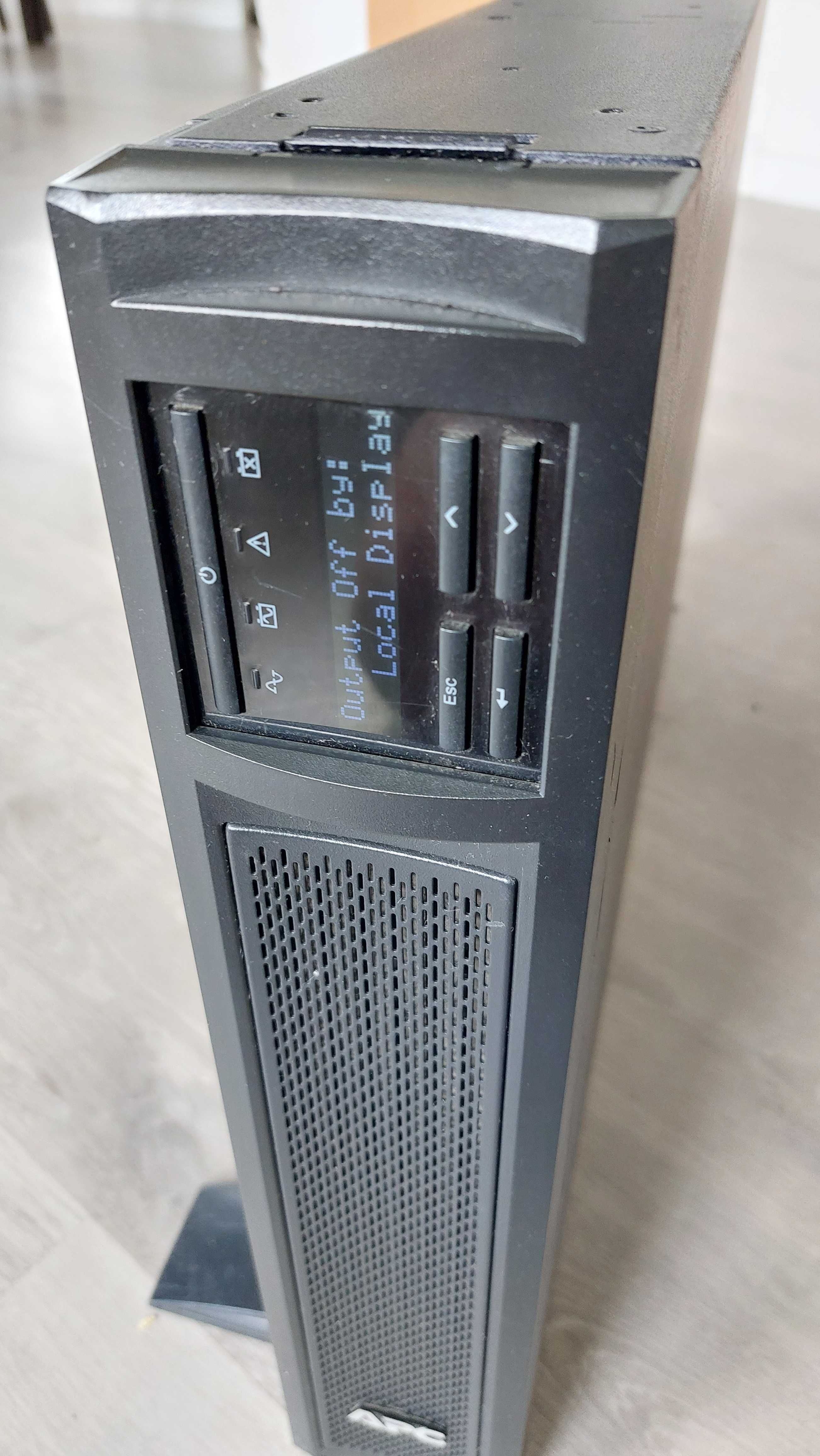 Zasilanie awaryjne UPS 3000W model APC SMX3000RMHV2U