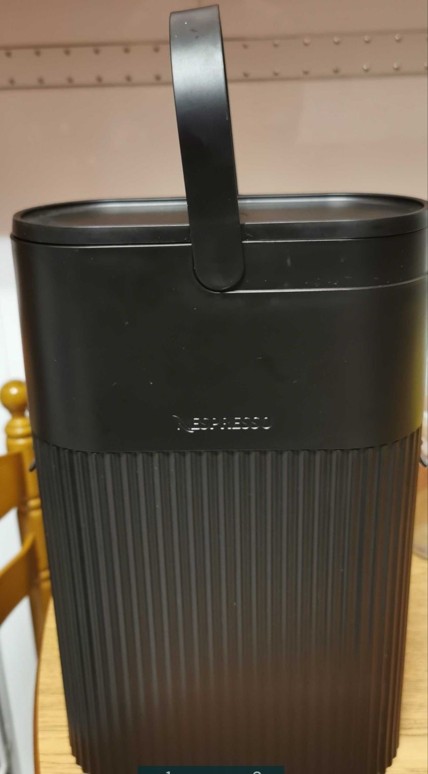 Nespresso Essenza Mini + depósito cápsulas