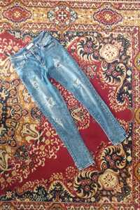Spodnie jeansowe, szarpane, r. S/M z dziurami, jeansy