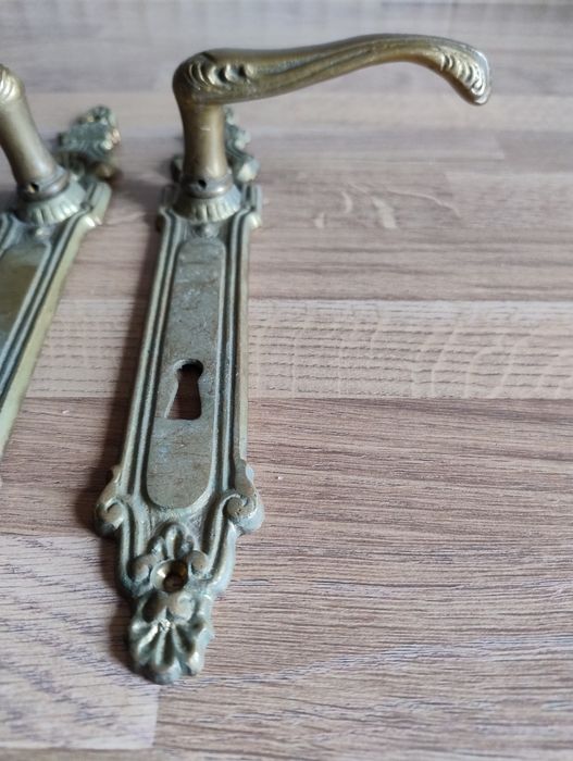 klamka z szyldem stara zdobiona mosiądz 2szt komplet