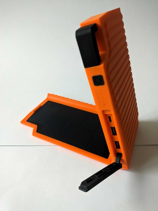 Powerbank solarny Xtorm XR105 Super Charger 10000 mAh 20W