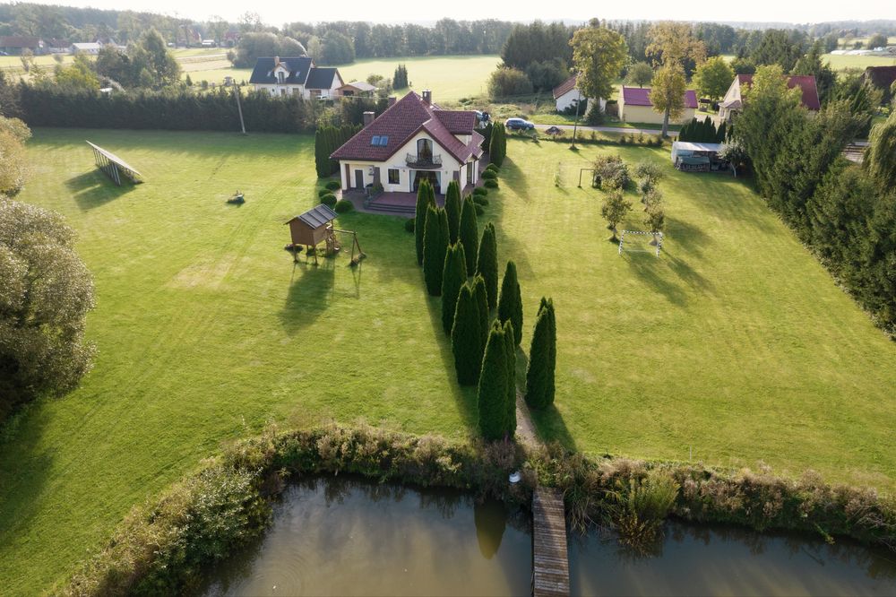 Dom jednorodzinny 180m na 1ha działce z prywatnym stawem!