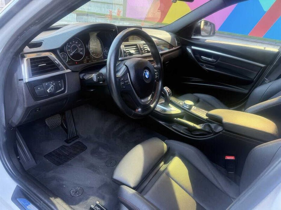 BMW 3 Series 330i      2019
