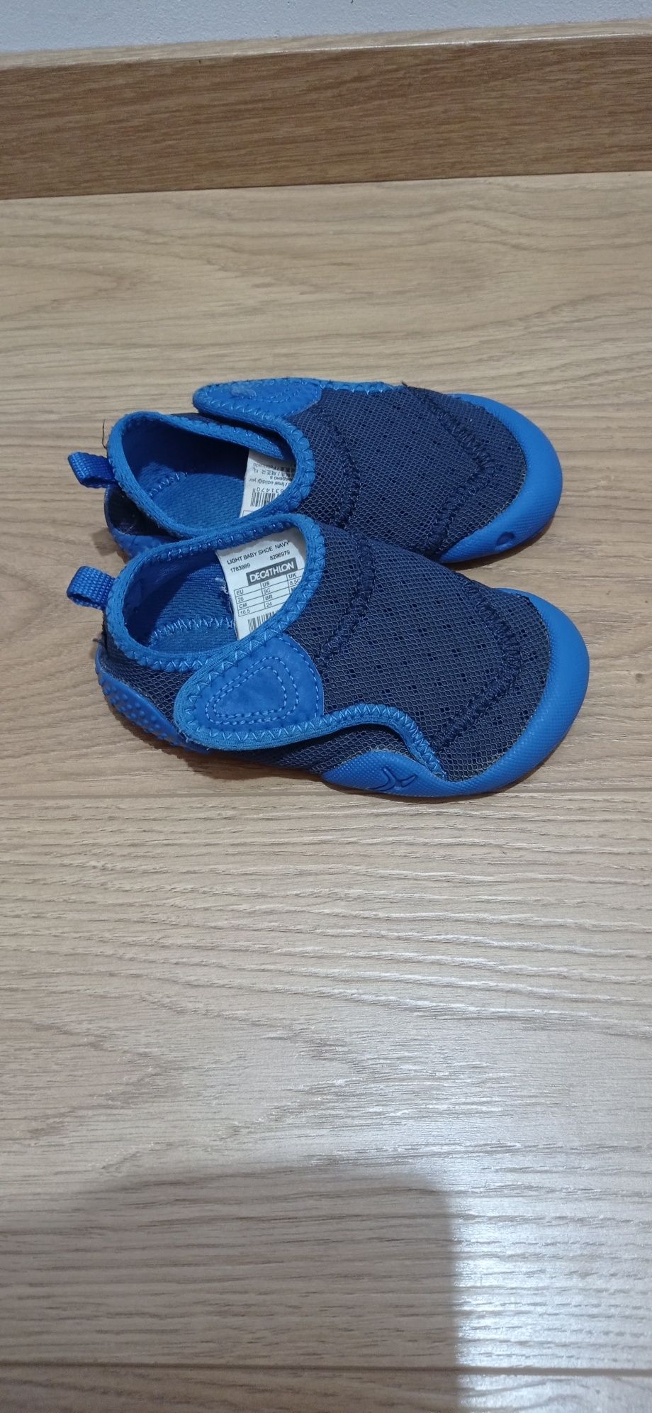 Buty, kapcie Decathlon rozmiar 24