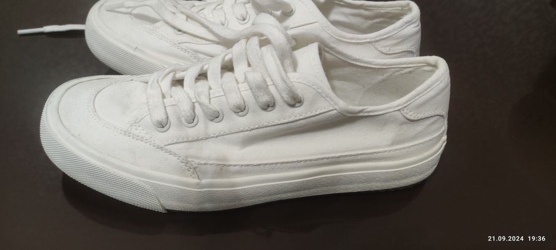Білі кеди Zara 37розмір
