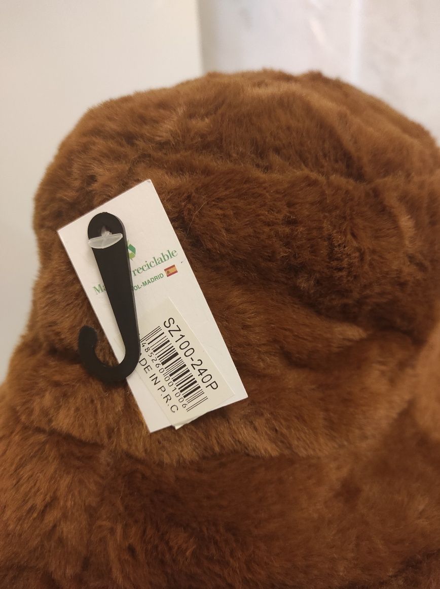 Chapéus de pêlo novos 5€ os 2