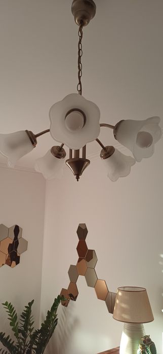 Candeeiros de teto e de mesa