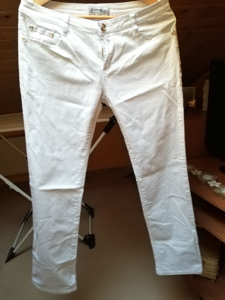 Spodnie białe.       Materiał przyjemny