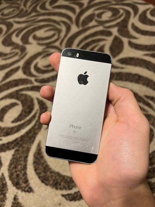 Айфон.         .