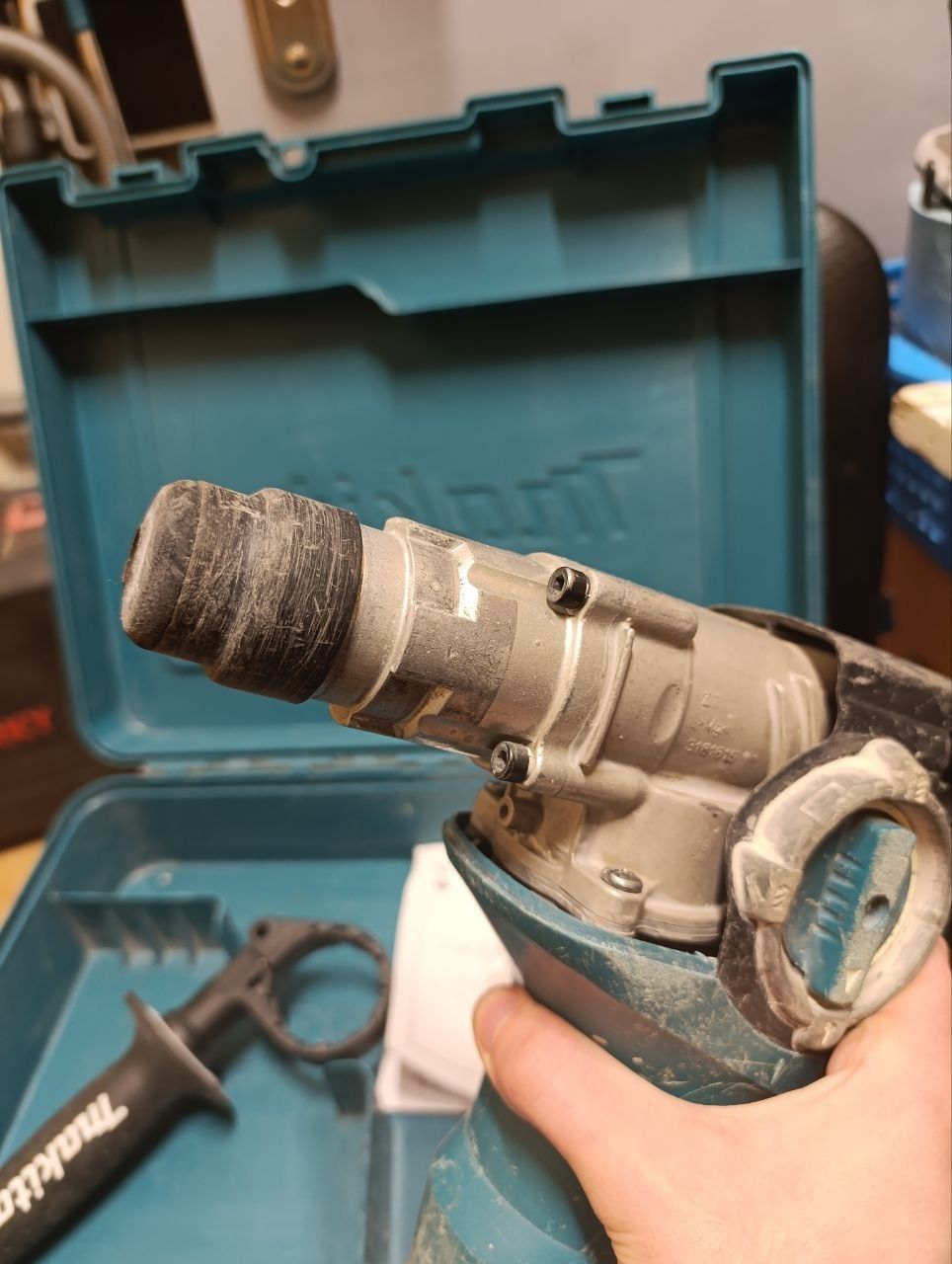 Перфоратор Makita Hr2810