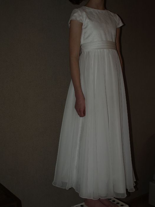 Sukienka komunijna rozm. 134-140 + wianek