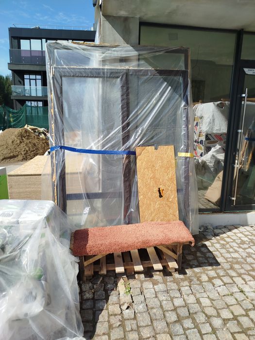 Продам дерев'яні вікна Буковель висота 2,5 ширина 1,80 м.