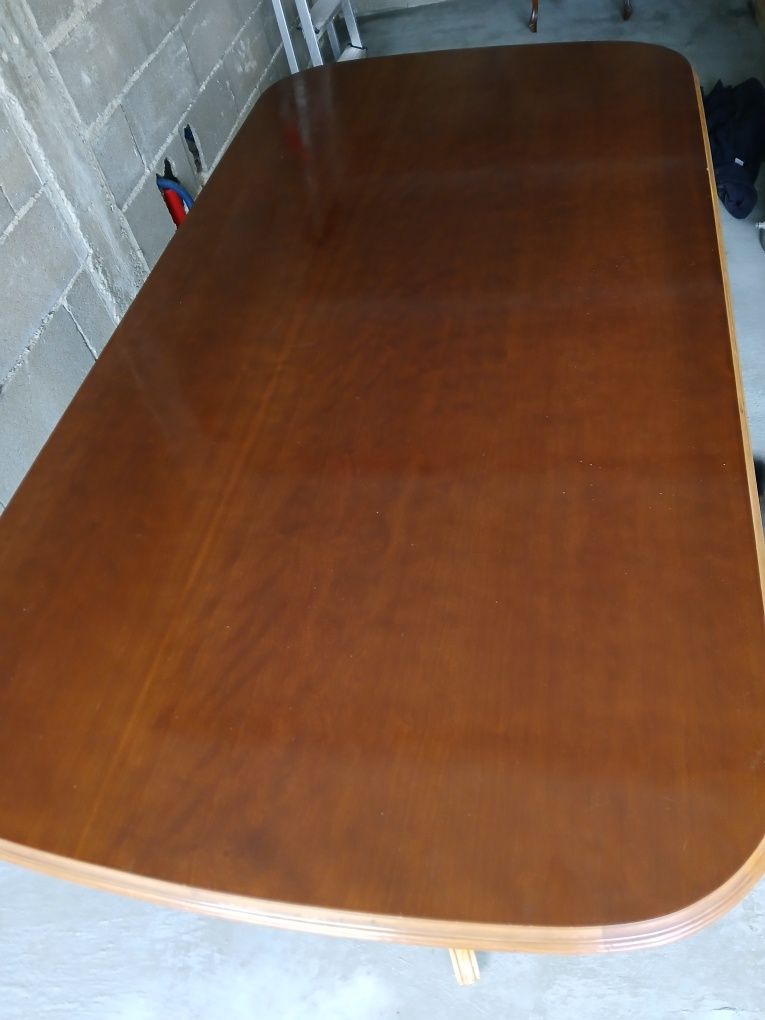 Mesa de madeira maciça